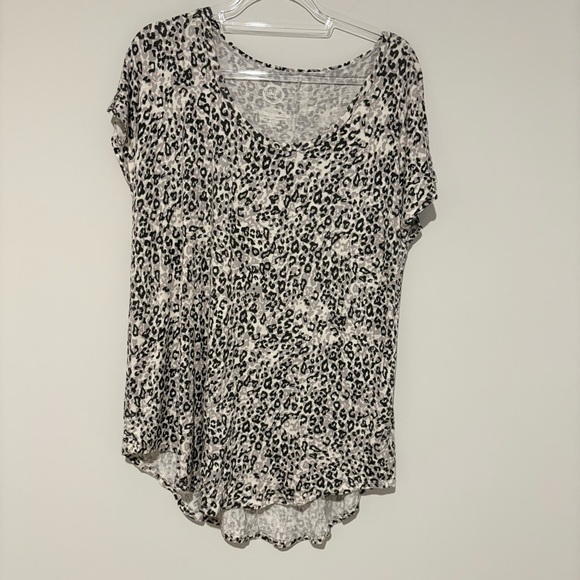 Maurices Tops - Maurice’s 24/7 Comfort animal print top grey and White size XL
